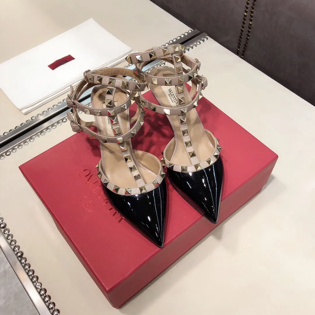 👟👟Ex-factory price 560👟👟 Women's shoes Women's clothing Women's shoes Women's clothing Valentino/Valentino rivets VT classic! Purchase the original version and get a 1:1 top-quality replica! Exquisite hawk beak toe, perfect side arc, original molded custom-made rust-free rivets, one-piece injection molded midsole, and Italian-imported Grade A leather outsole, giving you a genuine foot feel! The first choice for high-end customers to purchase ❤️ [Material] 👑 Upper: top imported cow patent leather/fetal cow leather 👑 Inner lining: original imported mixed goat leather 👑 Outsole: Italian A-grade genuine leather outsole [Color] Full range of 9⃣️ colors ▪️ Patent leather 7 colors: black, white, nude, red, pink, taro purple, light blue ▪️ Fetal cow leather 2 colors: black, haze blue [Heel height]▪️Flat bottom without straps ▪️Flat bottom with straps ▪️6.5cm three-strap mid heel ▪️8.5cm two-strap high heel [Number of yards] 35-39 [34, 40 41 42 customized and non-returnable] [Packaging] 🎁 Equipped with original packaging